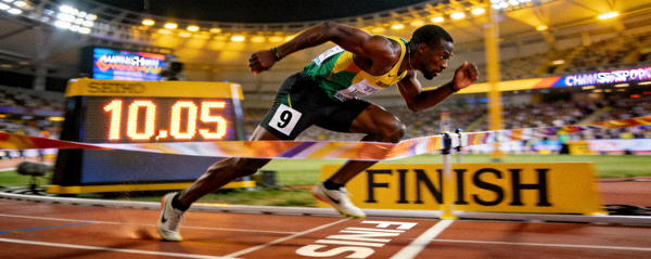 田径世锦赛百米飞人大战回放 - 运动员冲线瞬间