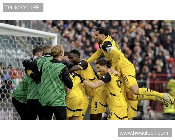 欧联杯：多特蒙德4-0曼联！横扫瞬间引爆全场战报